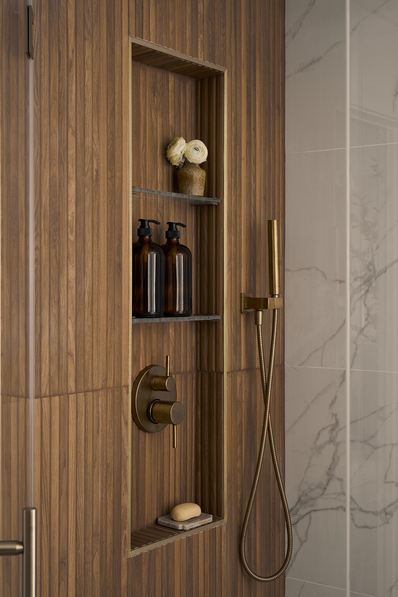 Terrace Mist shower niche with coordinated tile inlay